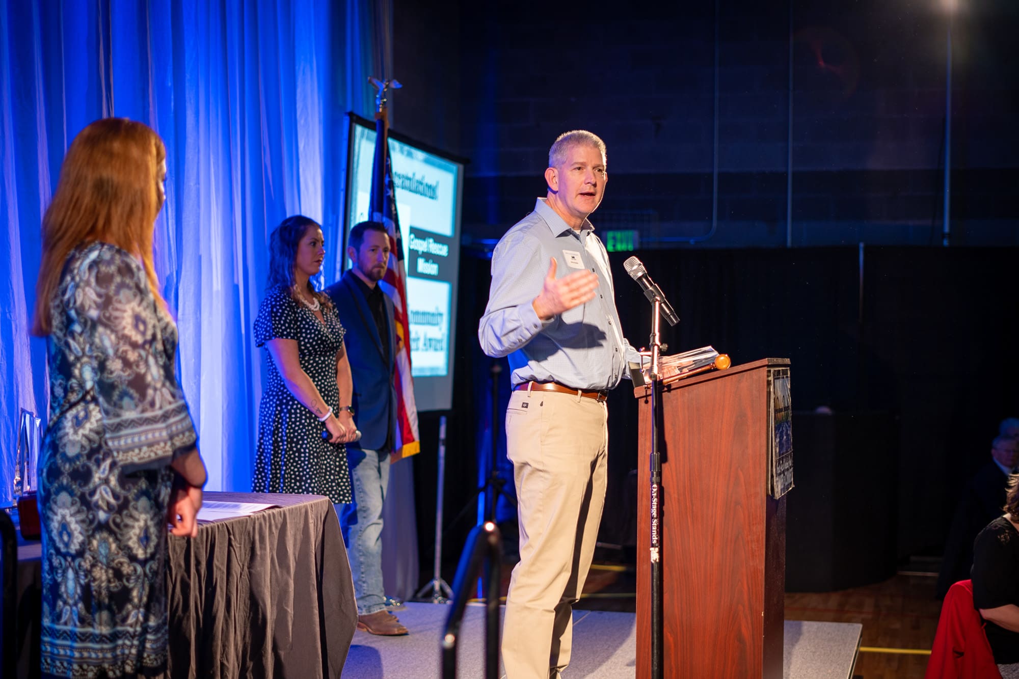 Brian Bouteller accepts the Grants Pass Chamber of Commerce Spirit Award